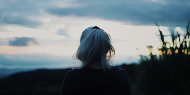 Wellhealthorganic.com know the causes of white hair and easy ways to prevent it naturally